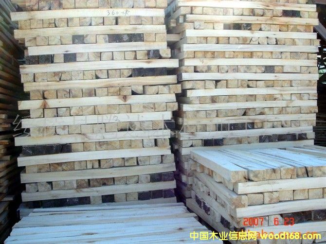 ���b��ľ��