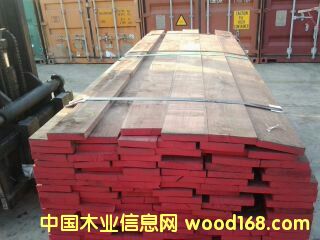 �����ں��Ҷ���ֱ߅���