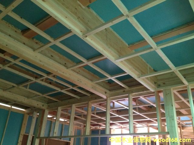 �Ϻ������u��ʽľ�Y(ji��)��(g��u)�e��