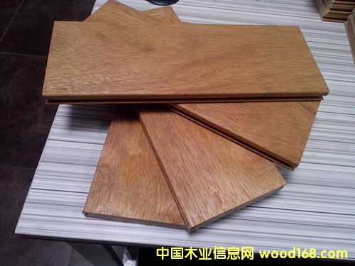 ��Ȼ����ľ���}��S��ֱ�N