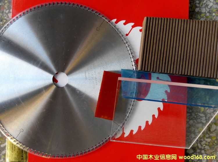 ���Ӿ���Ӳ�|(zh��)�Ͻ��Ƭ���M(j��n)�ڴ��ҁ������Ƭ��Ԕ��(x��)��B