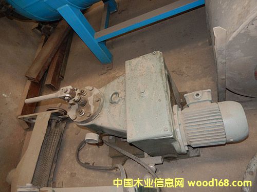 ���݁���C