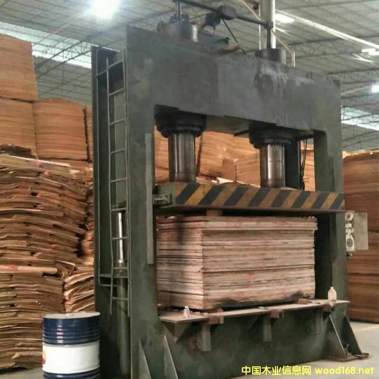 ����؛ 4x8��400����ʽ����ľ�����䉺�C(j��)